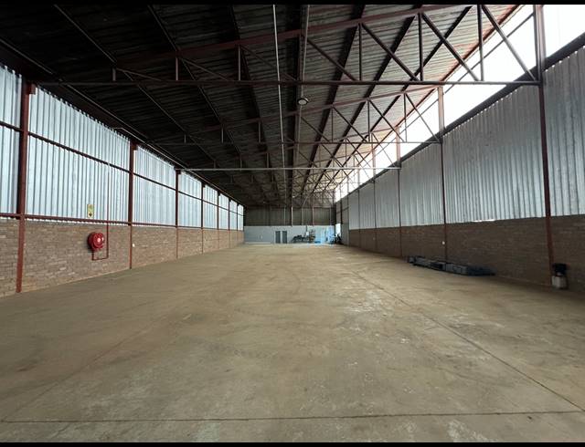 700M² WAREHOUSE TO LET IN WADEVILLE